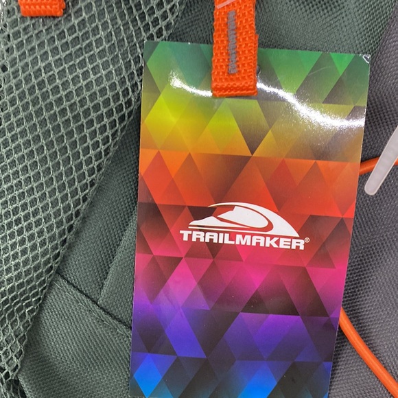 Trailmaker Classic 17” Backpack with adjustable shoulder straps - Picture 2 of 6